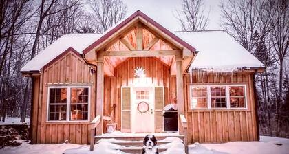 Pristine and Cozy Cabin Rental Overlooking Pond near Rochester, New York