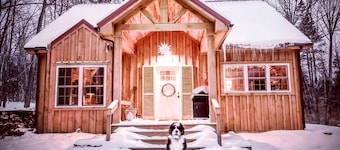 Pristine and Cozy Cabin Rental Overlooking Pond near Rochester, New York