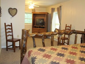 4 bedrooms, iron/ironing board, WiFi, bed sheets