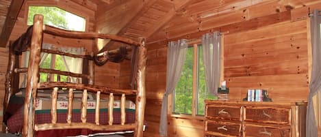 4 soverom, strykejern/-brett, wi-fi og sengetøy