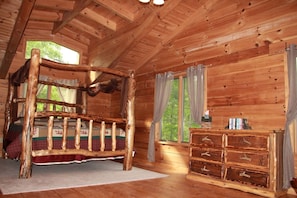 4 bedrooms, in-room safe, iron/ironing board, WiFi - Deluxe Log Cabin with a Hot Tub in the Smoky Mountains of North Carolina (Clyde)