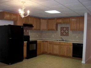 Fridge, microwave, stovetop, dishwasher