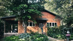 Exterior - Cozy Ground Floor Suite in a Beautiful Farmhouse for a Unique Getaway in Afton, Virginia (Afton)