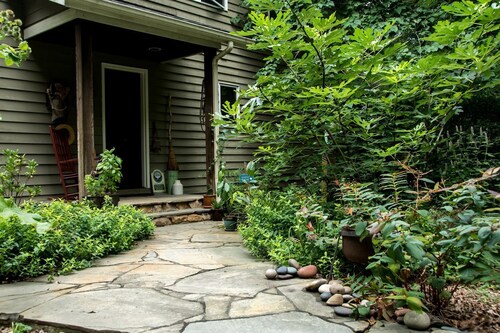 Cozy Ground Floor Suite in a Beautiful Farmhouse for a Unique Getaway in Afton, Virginia
