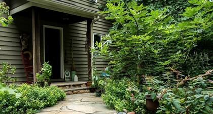 Cozy Ground Floor Suite in a Beautiful Farmhouse for a Unique Getaway in Afton, Virginia