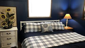 1 bedroom, travel crib, bed sheets