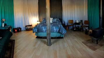 1 bedroom, bed sheets