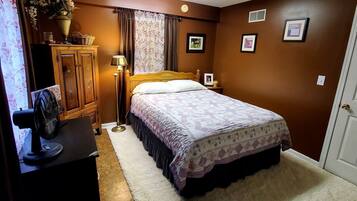 1 bedroom, iron/ironing board, WiFi, bed sheets