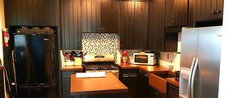 Kühlschrank, Mikrowelle, Herdplatte, Geschirrspüler