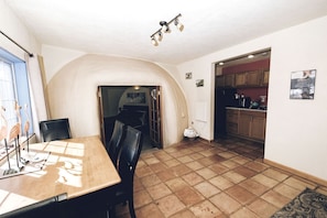 Dining - Charming Dome Rental in Colorado for Stunning Retreats to the Mountains (Crestone)