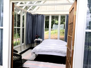 1 habitación y ropa de cama 