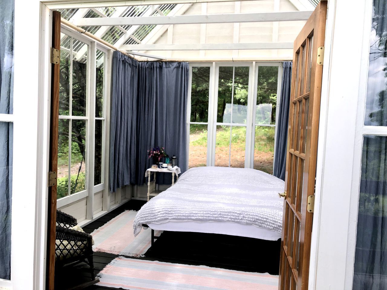1 bedroom, bed sheets