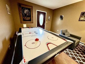 Games room - Charming Cabin Rental with a Hot Tub and Fireplace in the Smoky Mountains (Clyde)