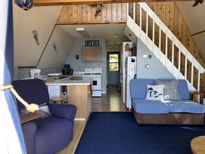 TV, video library - The Eagles Nest (Ellsworth)