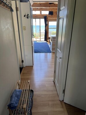 2 bedrooms, WiFi, bed sheets - The Eagles Nest (Ellsworth)