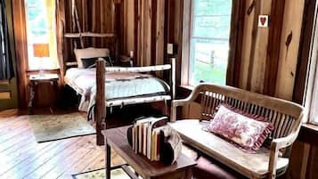 1 habitación, tabla de planchar con plancha y ropa de cama