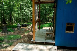 Terrace/patio - Charming Vacation Rental in a Barn on a Horse Farm near Afton Mountain in Virginia (Afton)