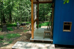 Terrace/patio - Charming Vacation Rental in a Barn on a Horse Farm near Afton Mountain in Virginia (Afton)