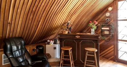 Unique Desert Experience for a Romantic Getaway Ideal for Exotic Animal Lovers in Morongo Valley, California.