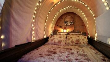 1 bedroom, in-room safe, WiFi, bed sheets