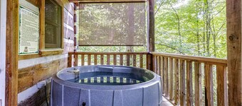 Beautiful Waterfront Cabin with Hot Tub near Winston-Salem, North Carolina