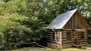 Unclassified image, 3 of 21, button - Beautiful Waterfront Cabin with Hot Tub near Winston-Salem, North Carolina (Elkin)