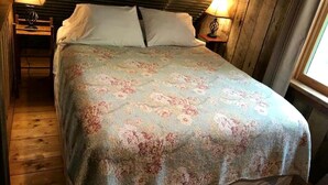 Unclassified image, 3 of 21, button - Beautiful Waterfront Cabin with Hot Tub near Winston-Salem, North Carolina (Elkin)