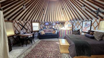 1 bedroom, travel crib, bed sheets