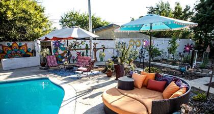 Lovely Glamping Tent for Three with a Shared Pool near Lakeside, California