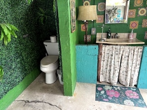 Toallas, jabón, champú y papel higiénico
