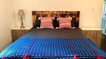 1 bedroom, desk, WiFi, bed sheets