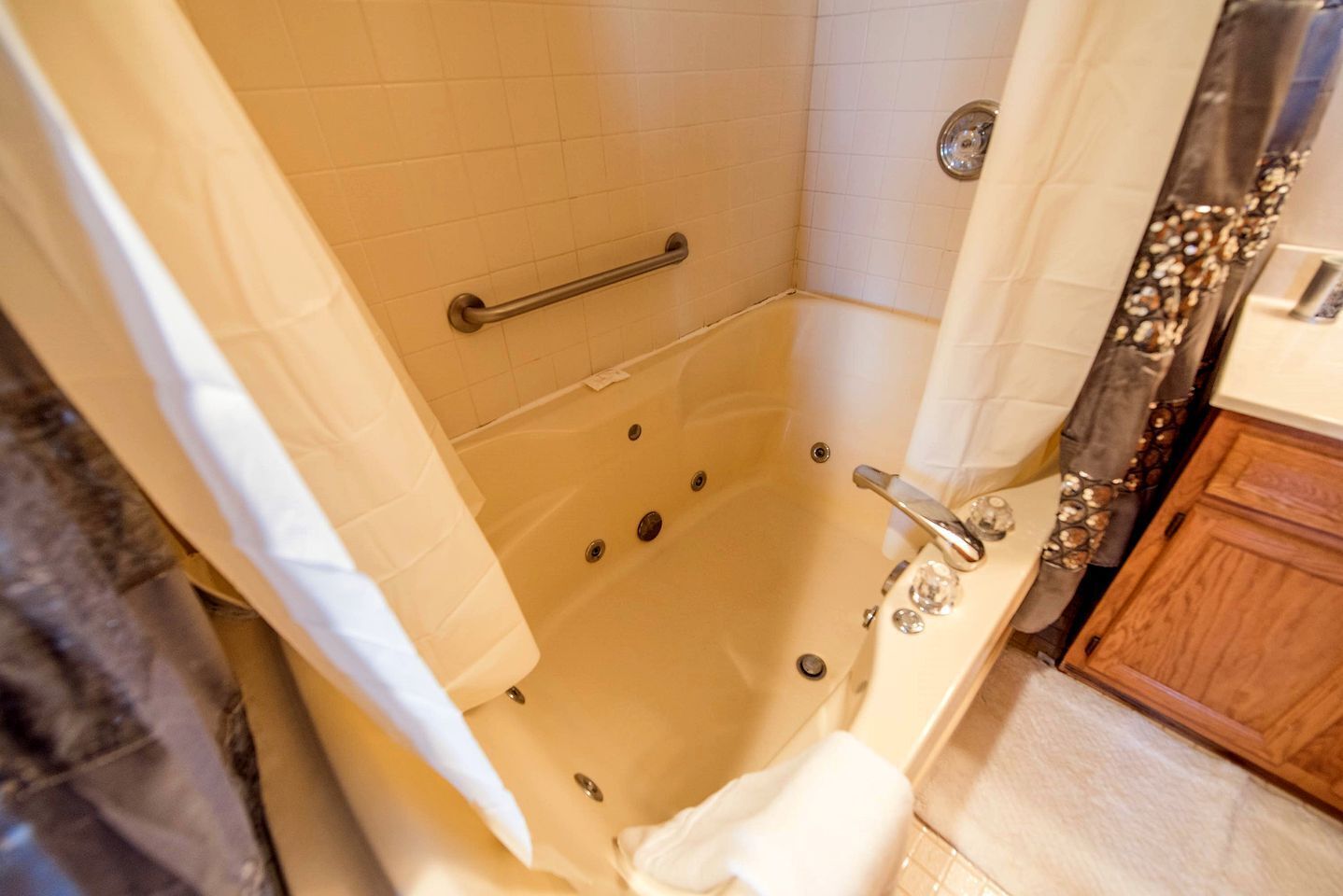 Jetted tub, hair dryer, towels, soap