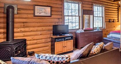 Romantic Cabin in Magical Surroundings near Mount Vernon, Ohio