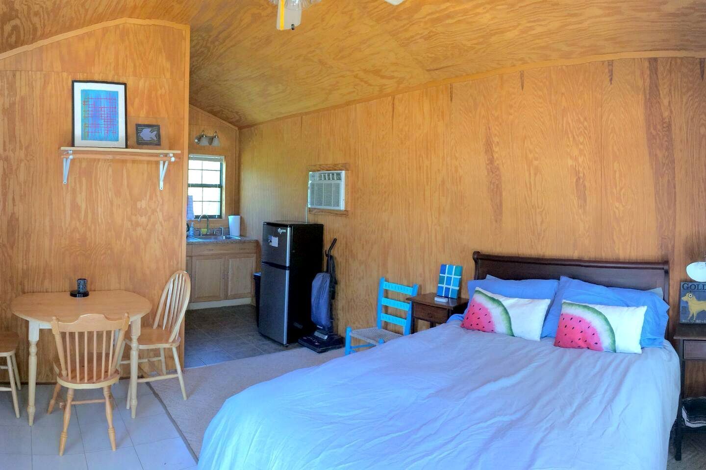 1 bedroom, desk, WiFi, bed sheets