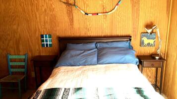 1 bedroom, desk, WiFi, bed sheets