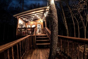 Terrace/patio - Tree House Glamping near Fall Creek Falls State Park and Chattanooga, Tennessee (Dunlap)