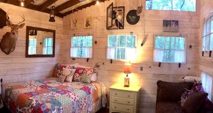 Tree House Glamping near Fall Creek Falls State Park and Chattanooga, Tennessee
