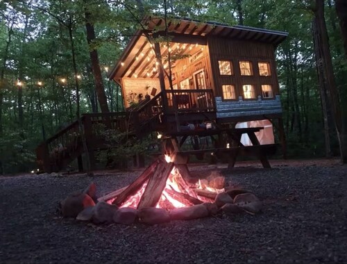 Tree House Glamping near Fall Creek Falls State Park and Chattanooga, Tennessee