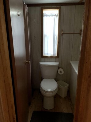 Handtücher, Seife, Shampoo, Toilettenpapier