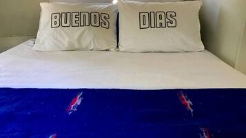 1 bedroom, bed sheets