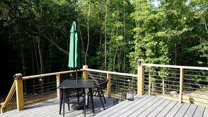 Outdoor dining - Romantic Escapes in this Stunning A-Frame in North Carolina with Access to a Private Hot Tub and Fire Pit (Dobson)