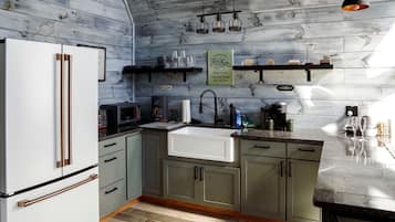 Fridge, stovetop, coffee/tea maker, cookware/dishes/utensils