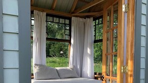 1 bedroom, bed sheets