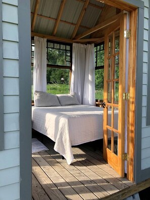 1 bedroom, bed sheets - Runamuk Farm Camp with a View near the Adirondacks (Cambridge)