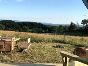 Outdoor dining - Runamuk Farm Camp with a View near the Adirondacks (Cambridge)