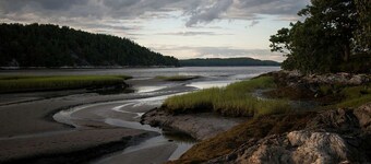 Off-The-Grid Cottage Rental with Beautiful Views on Crow Island, Maine