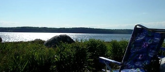 Off-The-Grid Cottage Rental with Beautiful Views on Crow Island, Maine