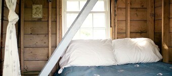 Off-The-Grid Cottage Rental with Beautiful Views on Crow Island, Maine