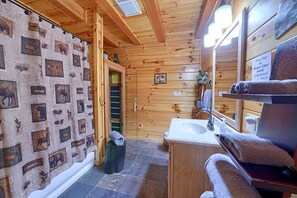 Jetted tub, towels, toilet paper