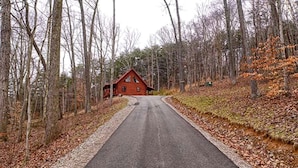 Property grounds - Rustic Log Cabin Escape in Logan, Ohio, with Hot Tub and Infrared Sauna (Logan)